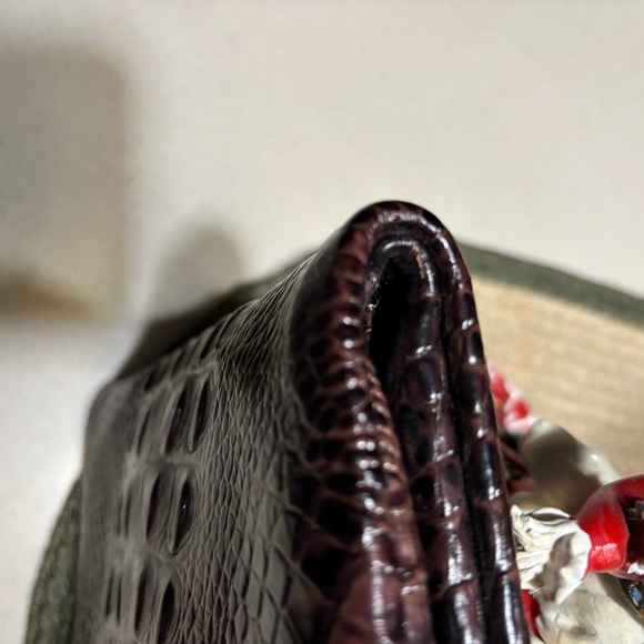 Small brahminn crossbody lots of room - Picture 6 of 6